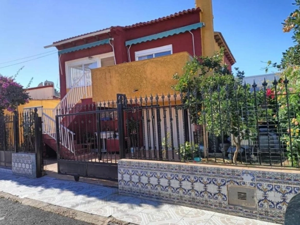 OPORTUNIDAD PUNTA PRIMA DEBAJO DE CARRETERA : 3 HAB , PISCINA
