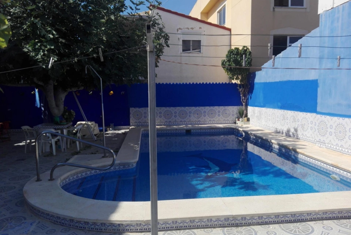 OPORTUNIDAD PUNTA PRIMA DEBAJO DE CARRETERA : 3 HAB , PISCINA