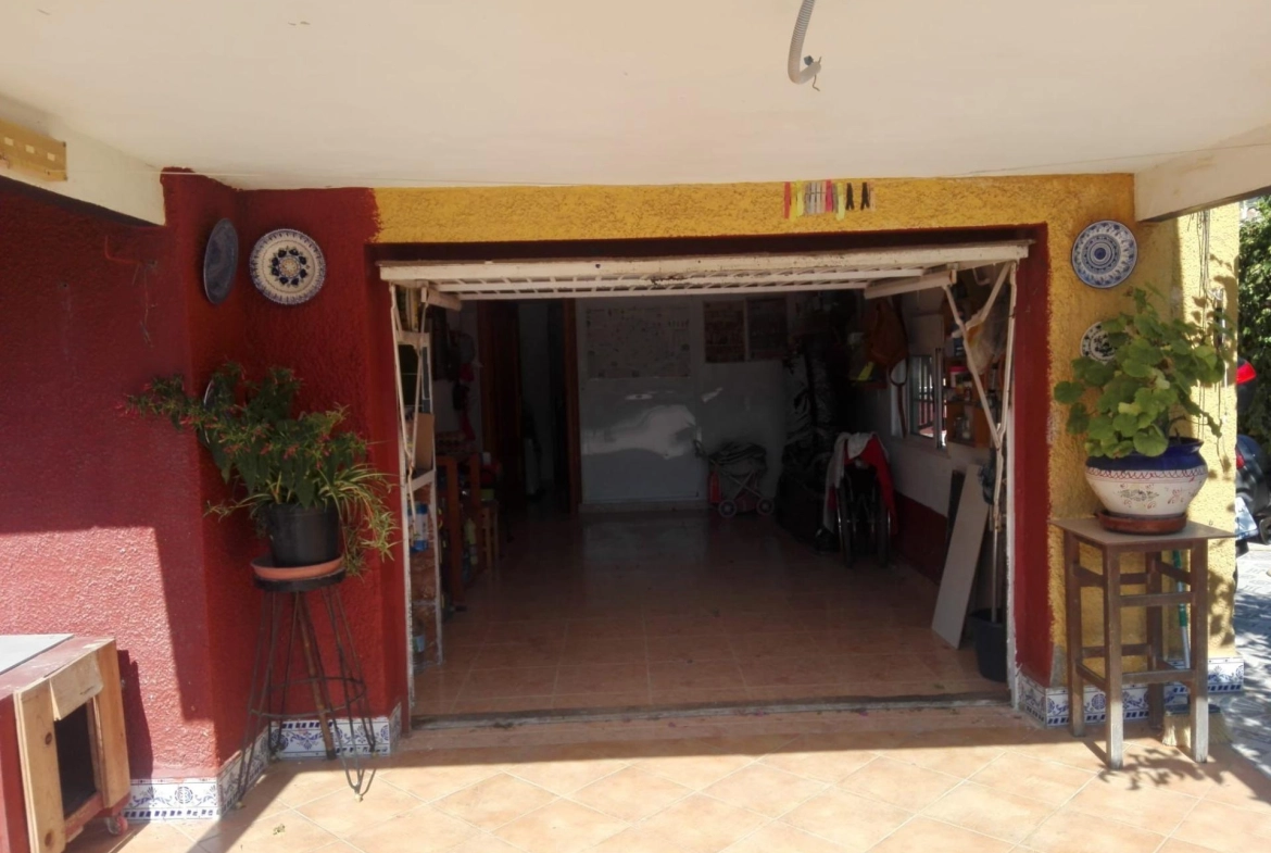 OPORTUNIDAD PUNTA PRIMA DEBAJO DE CARRETERA : 3 HAB , PISCINA