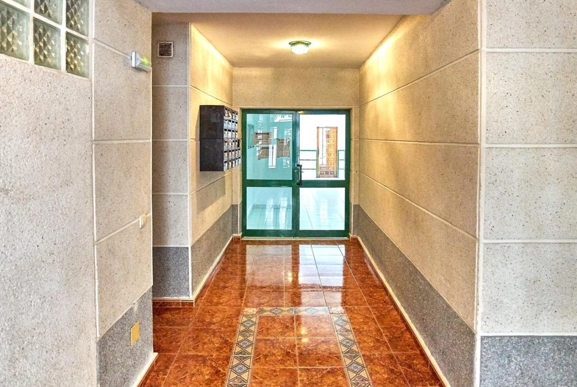 Piso 2 dormitorios, con licencia turistica. Orientacion suroeste.