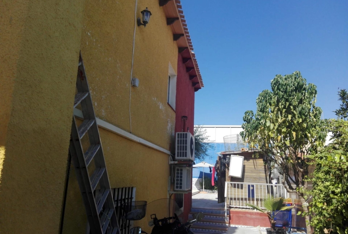 OPORTUNIDAD PUNTA PRIMA DEBAJO DE CARRETERA : 3 HAB , PISCINA