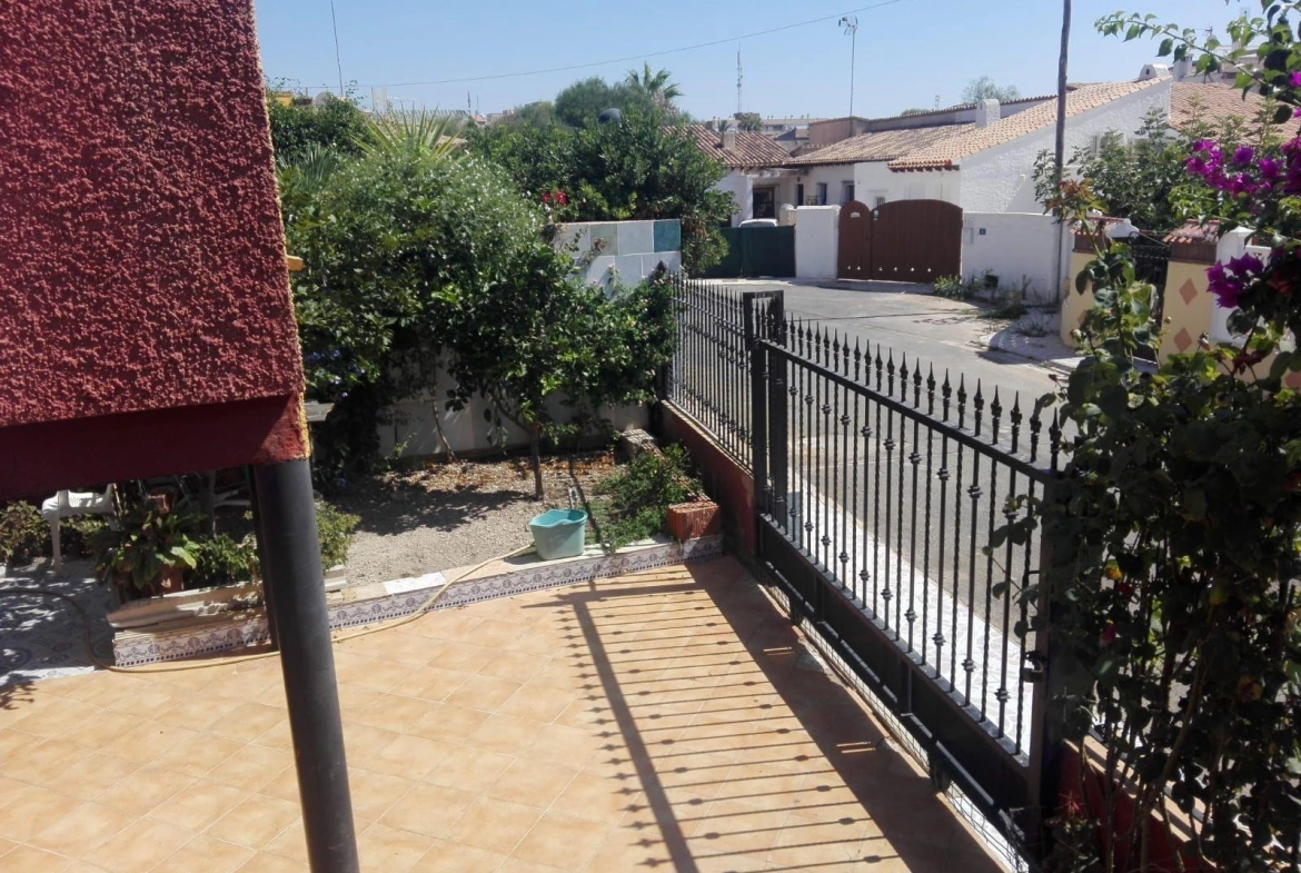 OPORTUNIDAD PUNTA PRIMA DEBAJO DE CARRETERA : 3 HAB , PISCINA