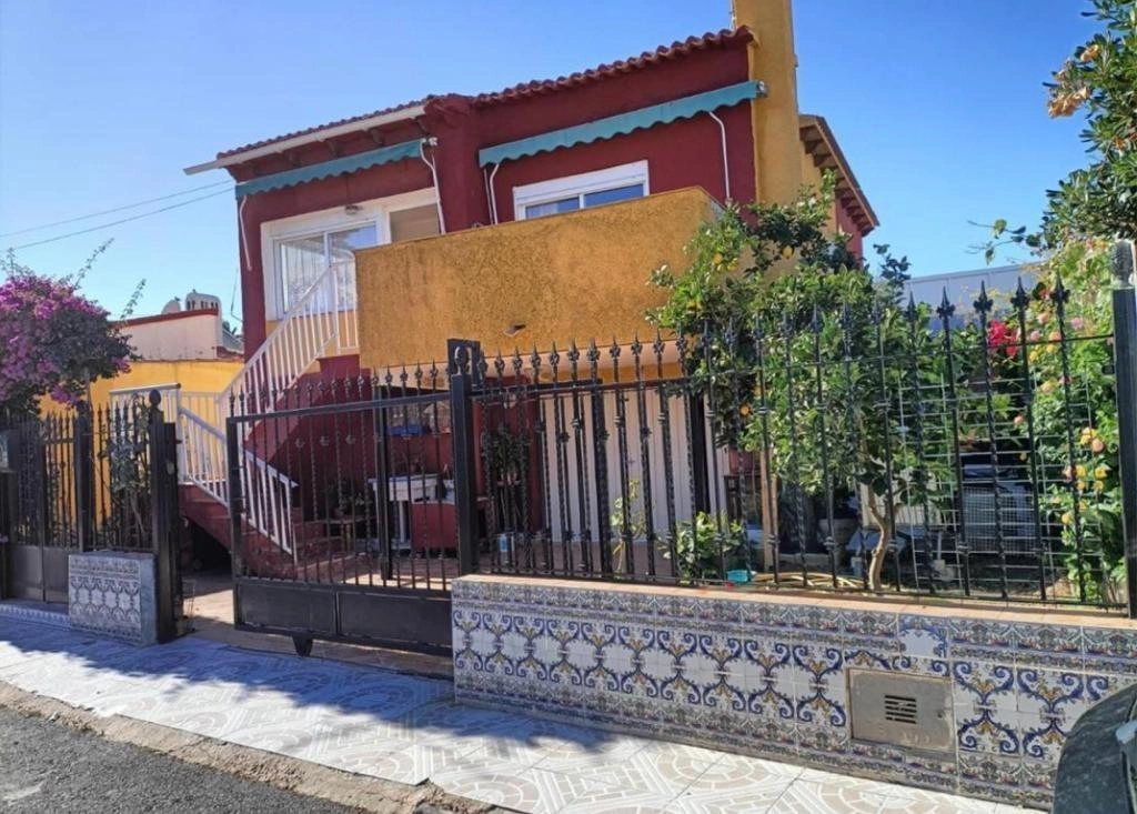 OPORTUNIDAD PUNTA PRIMA DEBAJO DE CARRETERA : 3 HAB , PISCINA