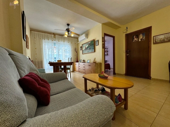 Oportunidad! Amplio y luminoso apartamento con terraza (Sur)  a 300 metros de la playa del cura