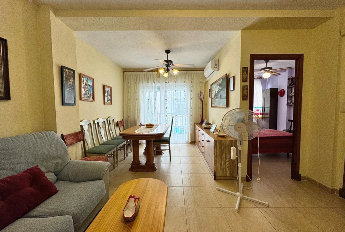 Oportunidad! Amplio y luminoso apartamento con terraza (Sur)  a 300 metros de la playa del cura