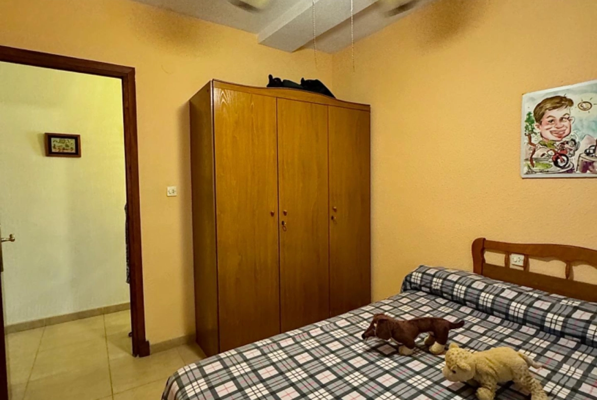Oportunidad! Amplio y luminoso apartamento con terraza (Sur)  a 300 metros de la playa del cura