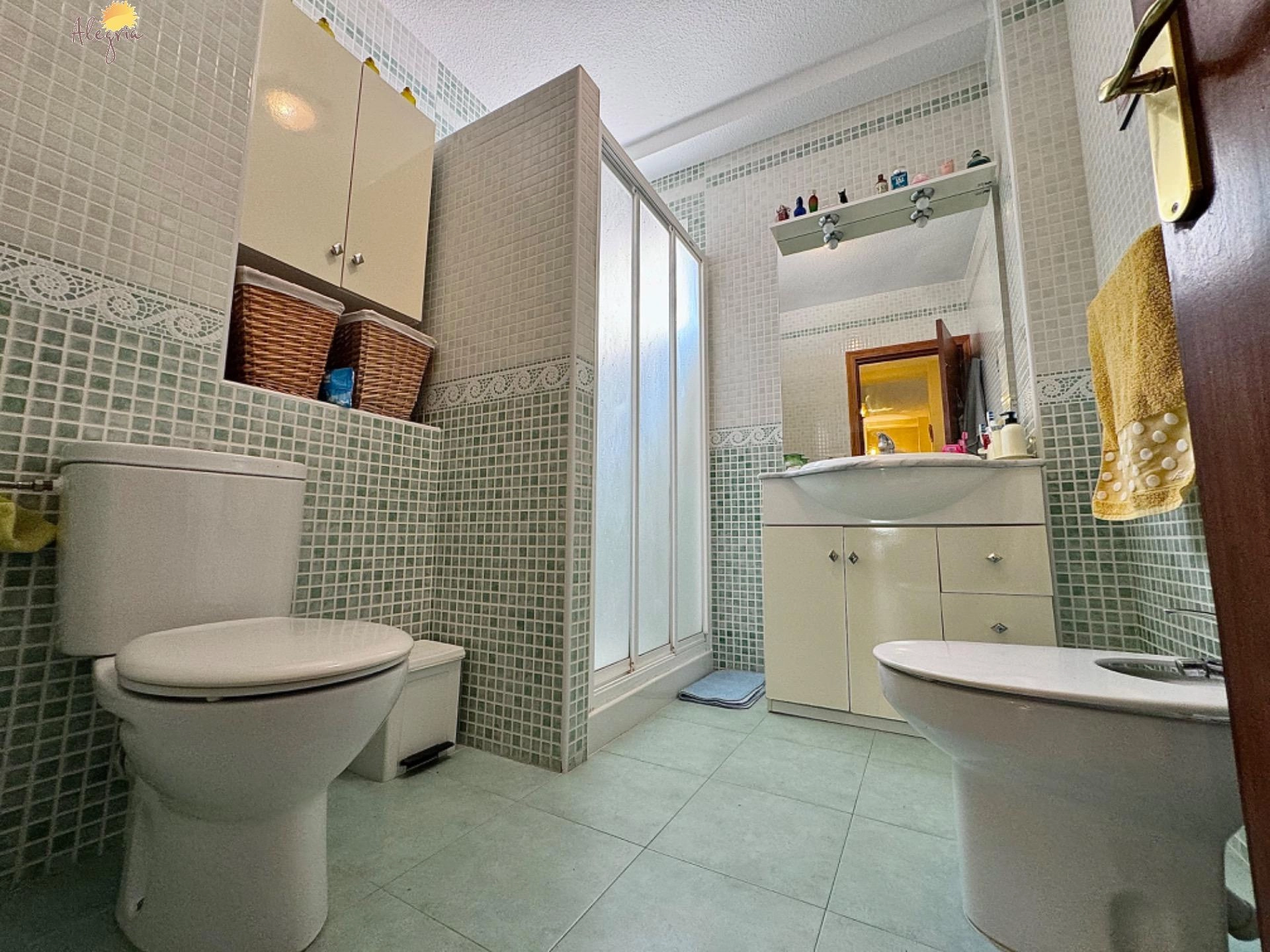 Oportunidad! Amplio y luminoso apartamento con terraza (Sur)  a 300 metros de la playa del cura