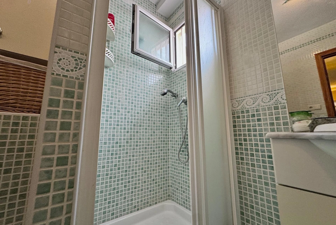 Oportunidad! Amplio y luminoso apartamento con terraza (Sur)  a 300 metros de la playa del cura