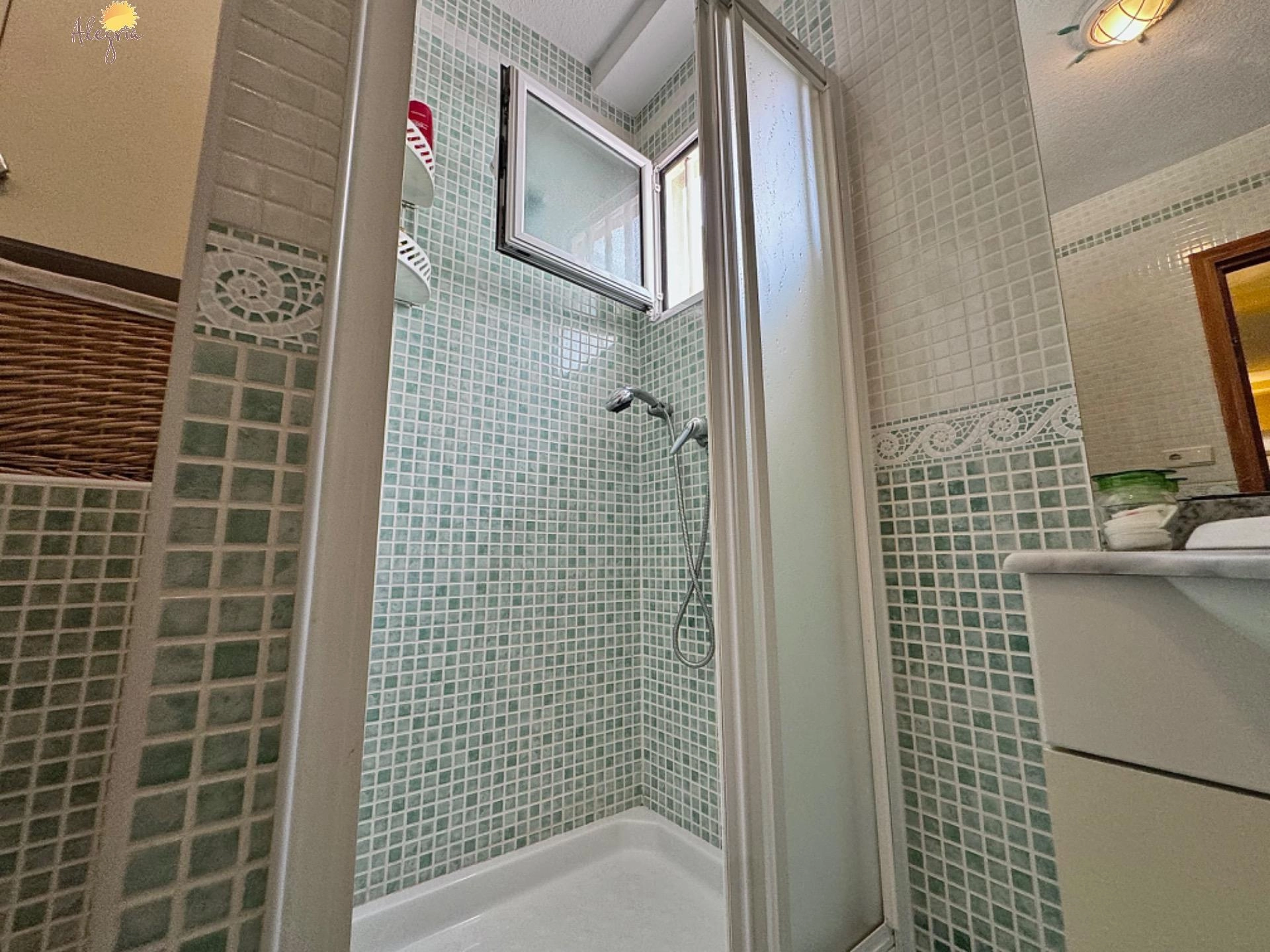 Oportunidad! Amplio y luminoso apartamento con terraza (Sur)  a 300 metros de la playa del cura