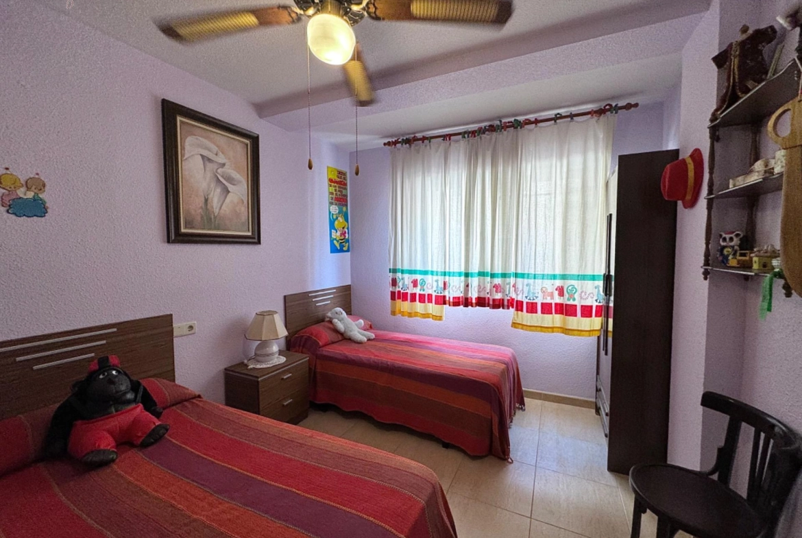 Oportunidad! Amplio y luminoso apartamento con terraza (Sur)  a 300 metros de la playa del cura