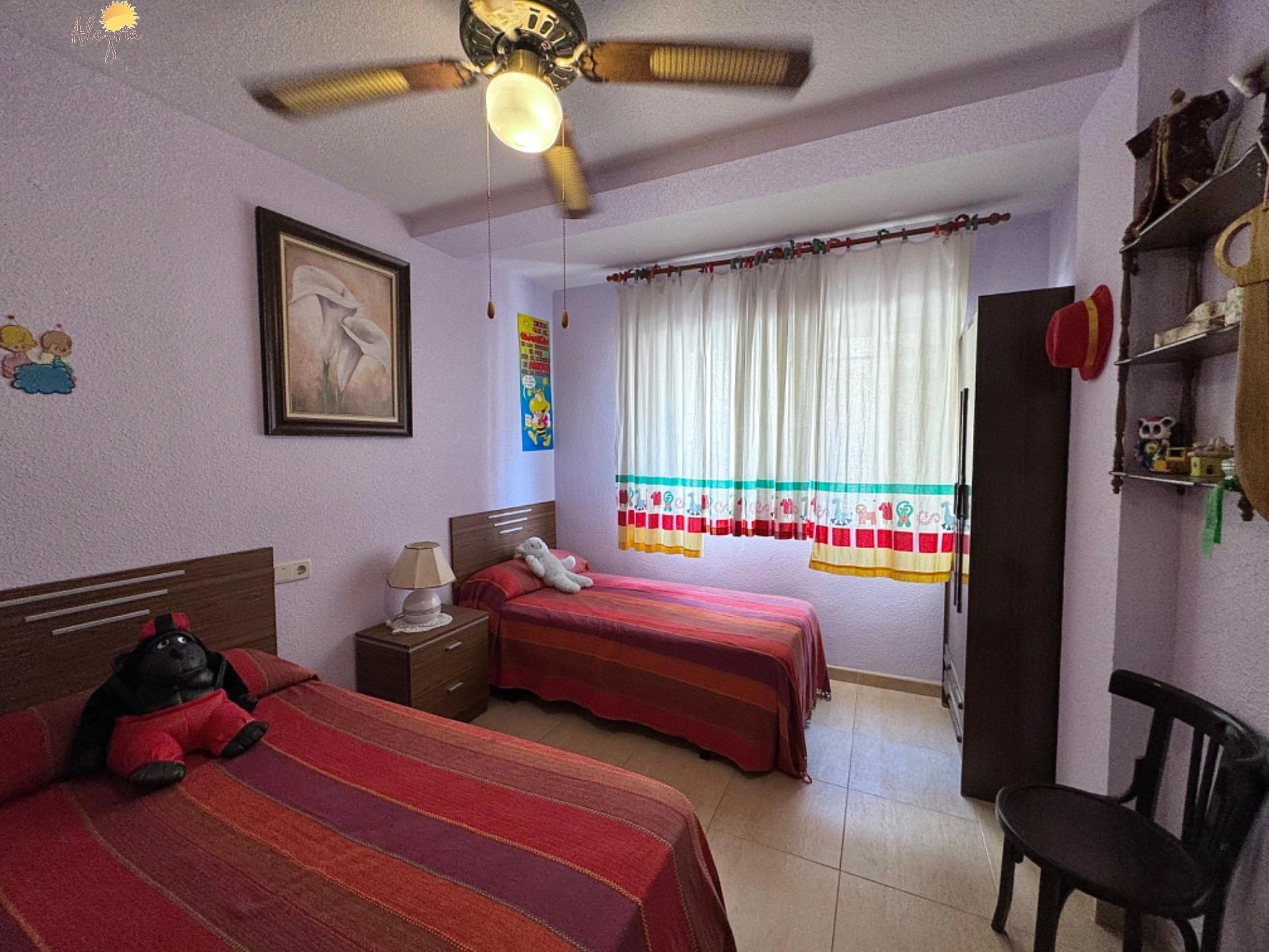 Oportunidad! Amplio y luminoso apartamento con terraza (Sur)  a 300 metros de la playa del cura
