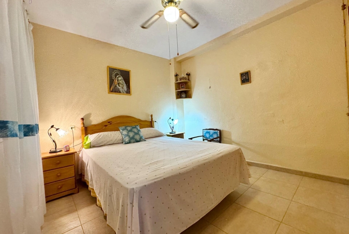 Oportunidad! Amplio y luminoso apartamento con terraza (Sur)  a 300 metros de la playa del cura