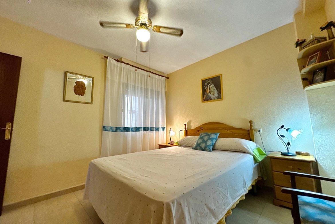 Oportunidad! Amplio y luminoso apartamento con terraza (Sur)  a 300 metros de la playa del cura