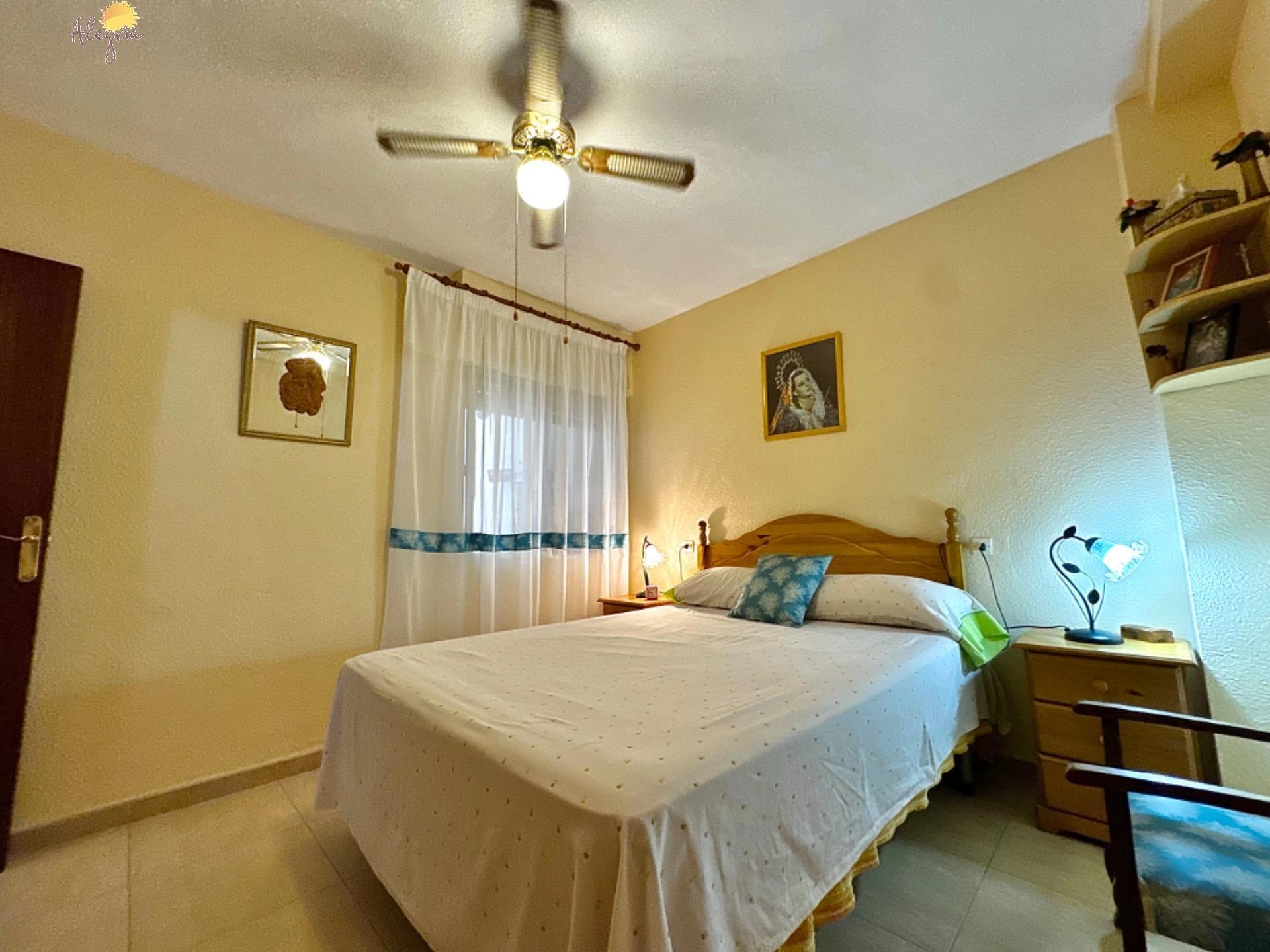 Oportunidad! Amplio y luminoso apartamento con terraza (Sur)  a 300 metros de la playa del cura