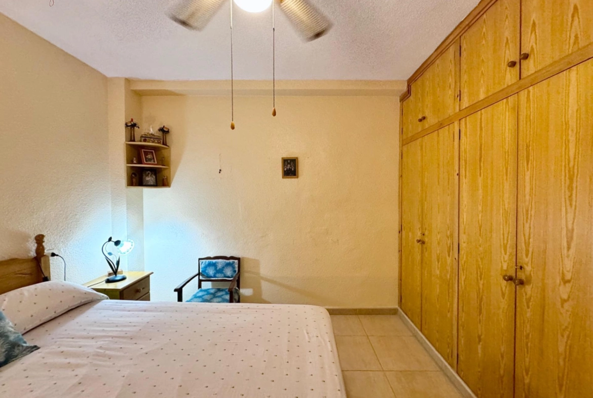 Oportunidad! Amplio y luminoso apartamento con terraza (Sur)  a 300 metros de la playa del cura