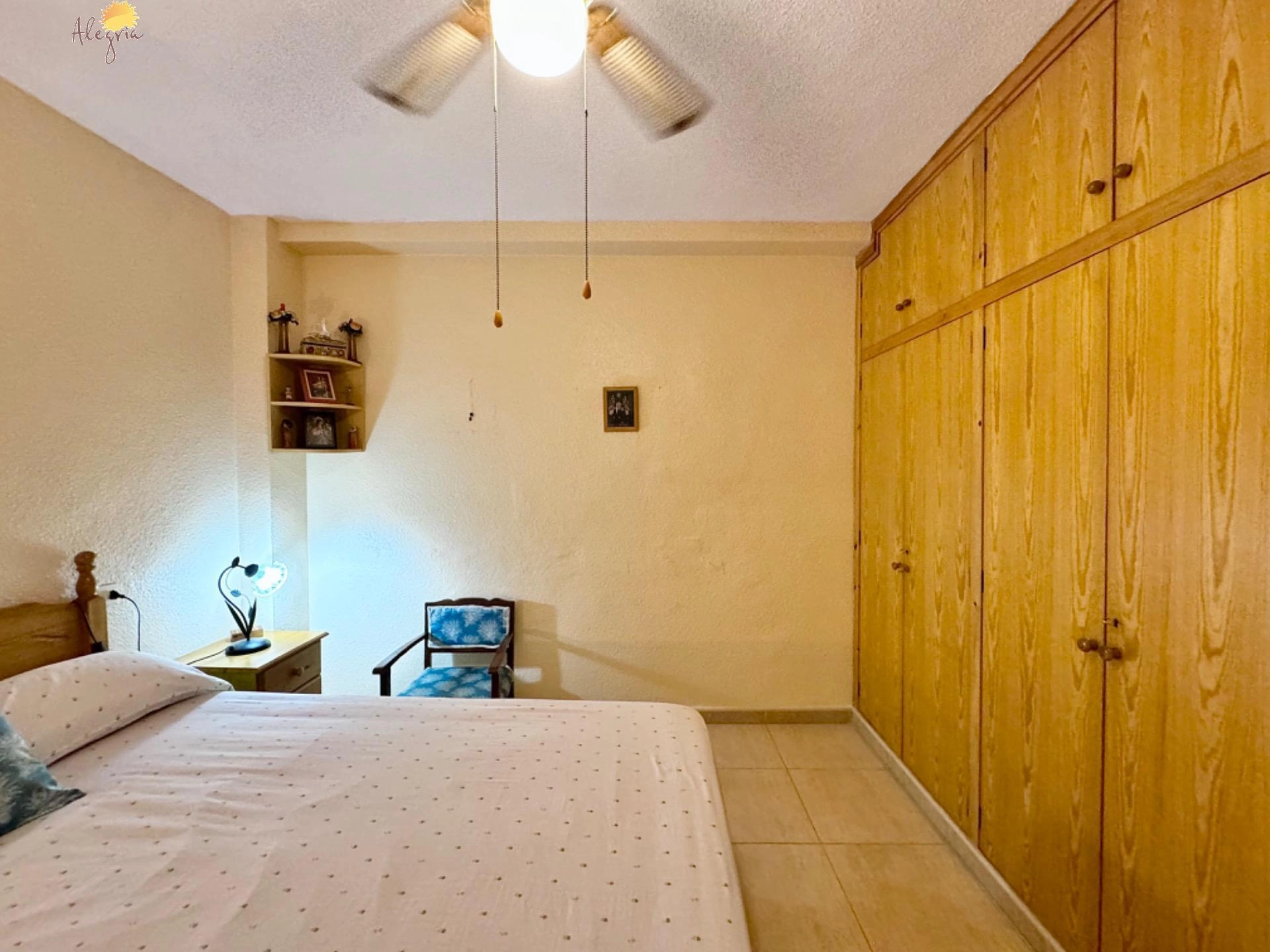 Oportunidad! Amplio y luminoso apartamento con terraza (Sur)  a 300 metros de la playa del cura
