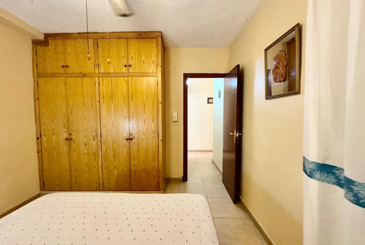 Oportunidad! Amplio y luminoso apartamento con terraza (Sur)  a 300 metros de la playa del cura