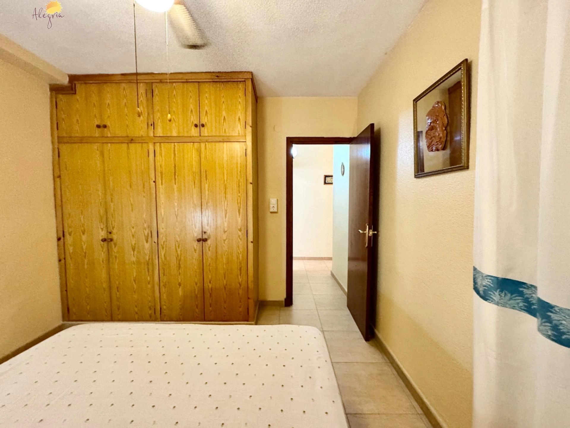 Oportunidad! Amplio y luminoso apartamento con terraza (Sur)  a 300 metros de la playa del cura