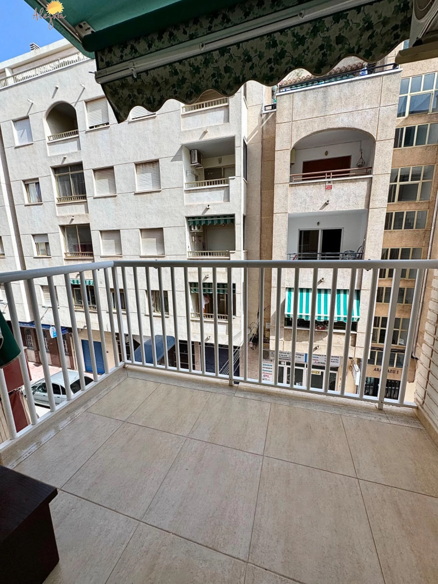 Oportunidad! Amplio y luminoso apartamento con terraza (Sur)  a 300 metros de la playa del cura