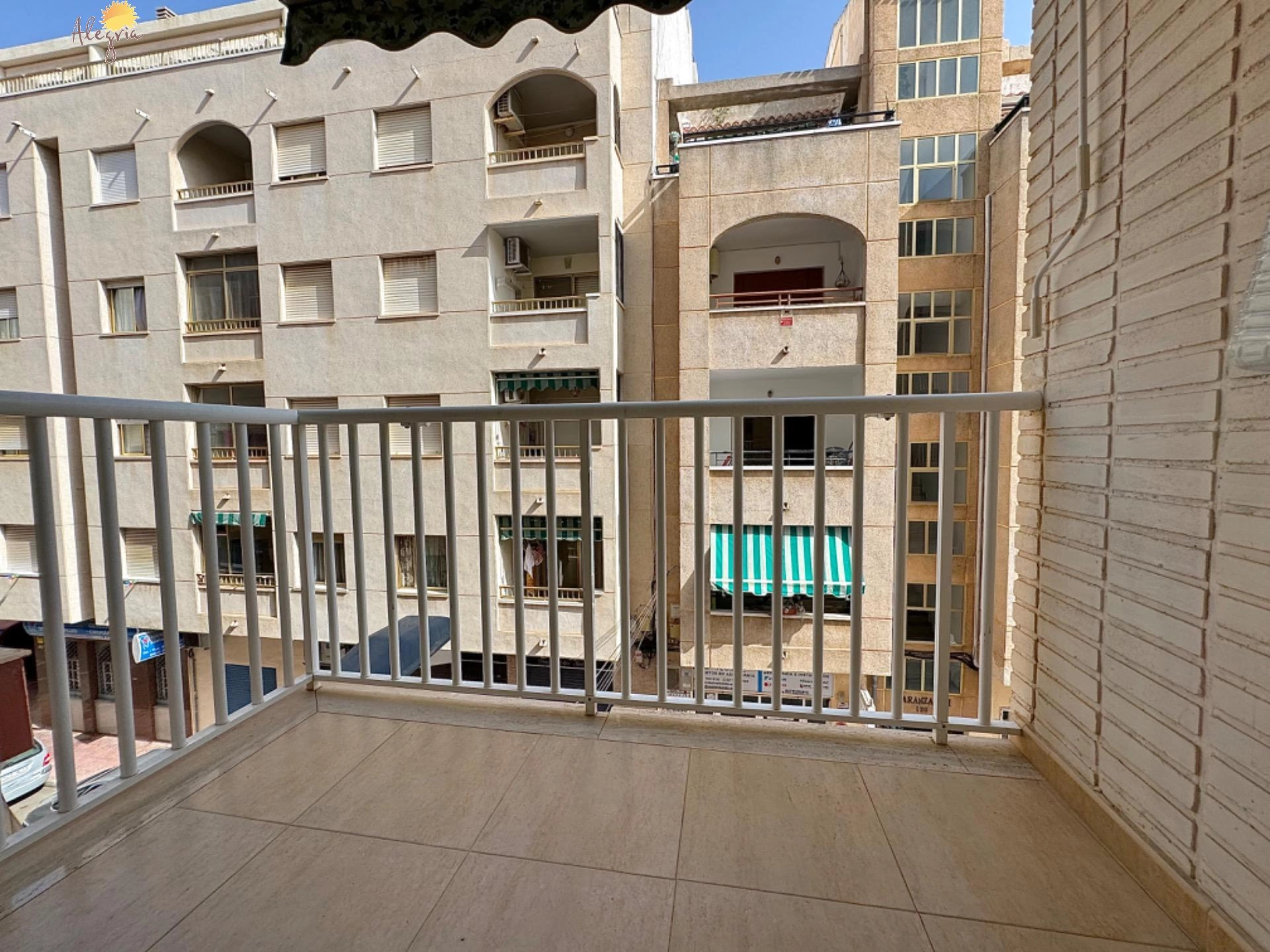 Oportunidad! Amplio y luminoso apartamento con terraza (Sur)  a 300 metros de la playa del cura
