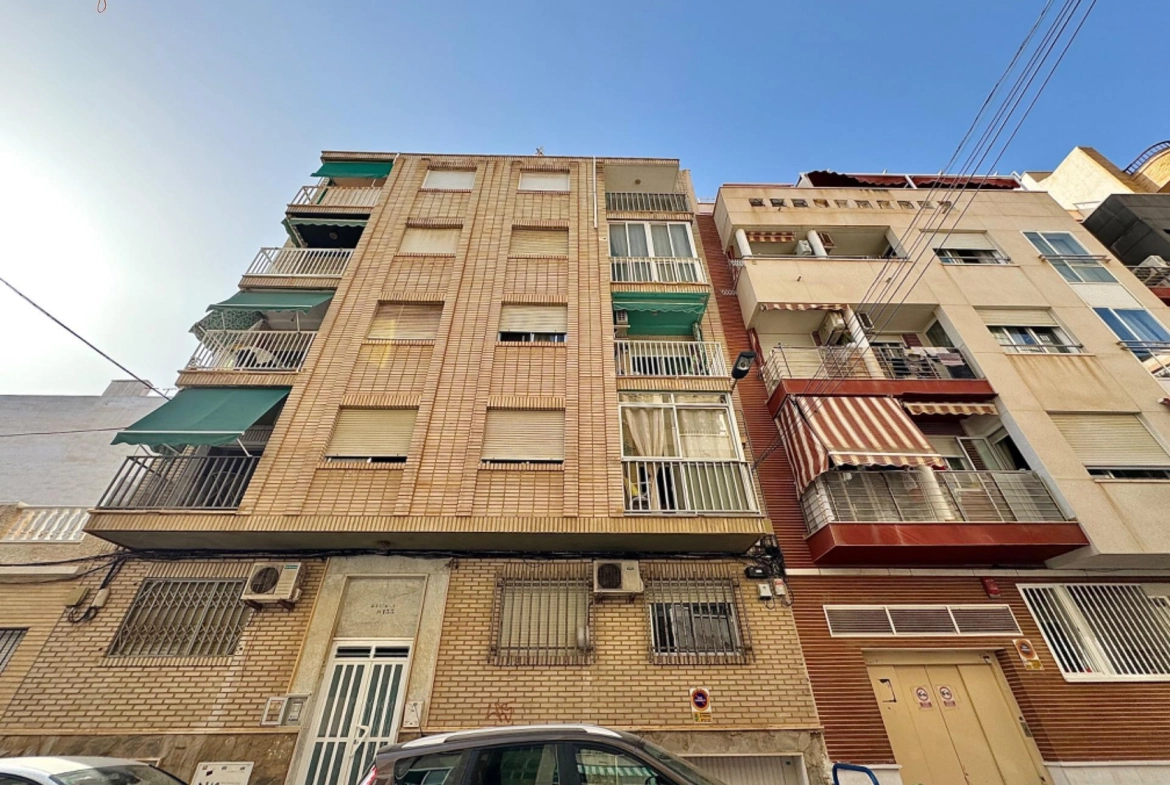 Oportunidad! Amplio y luminoso apartamento con terraza (Sur)  a 300 metros de la playa del cura