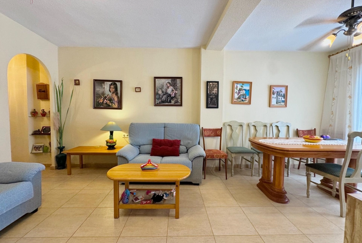 Oportunidad! Amplio y luminoso apartamento con terraza (Sur)  a 300 metros de la playa del cura