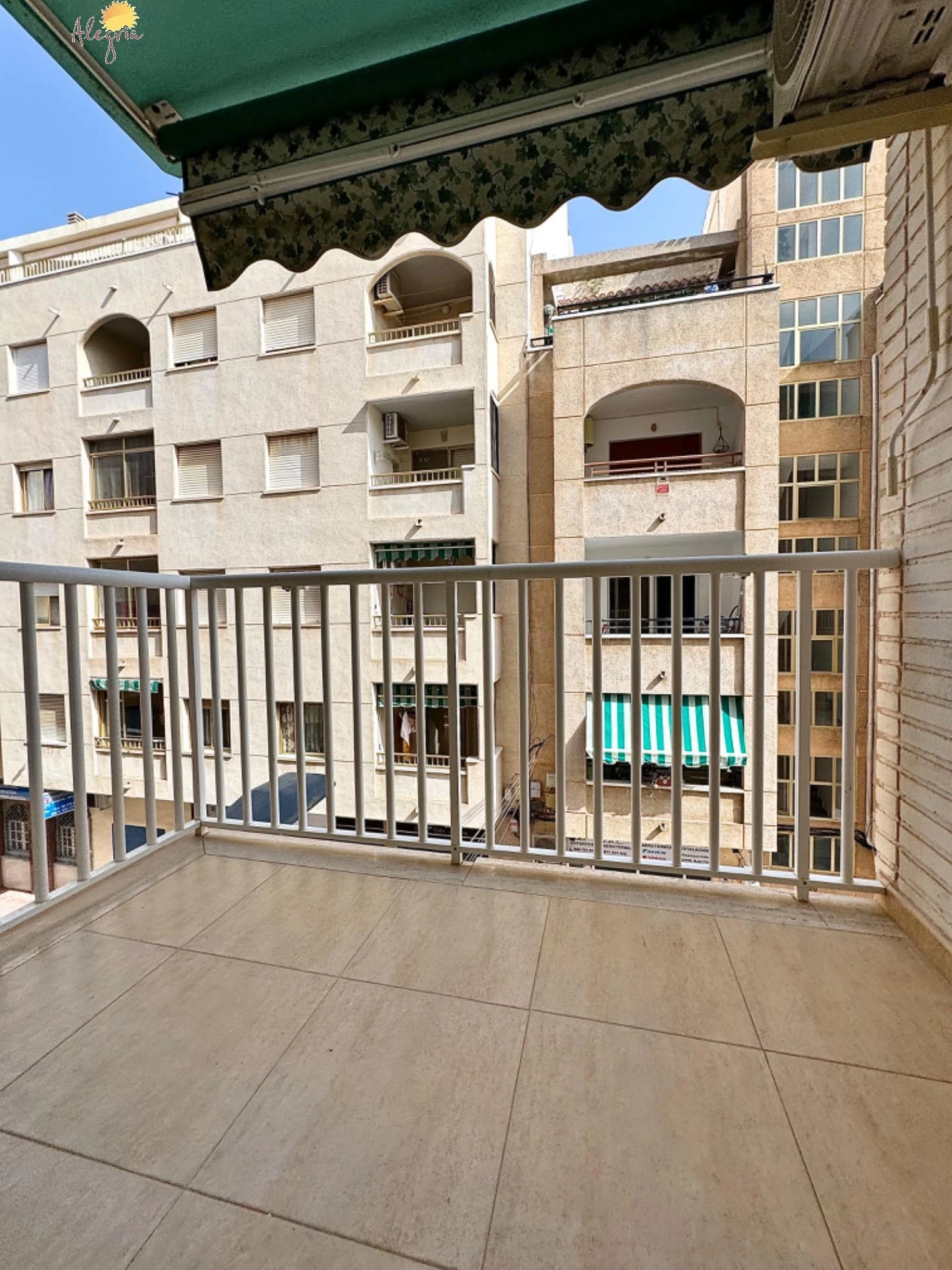 Oportunidad! Amplio y luminoso apartamento con terraza (Sur)  a 300 metros de la playa del cura