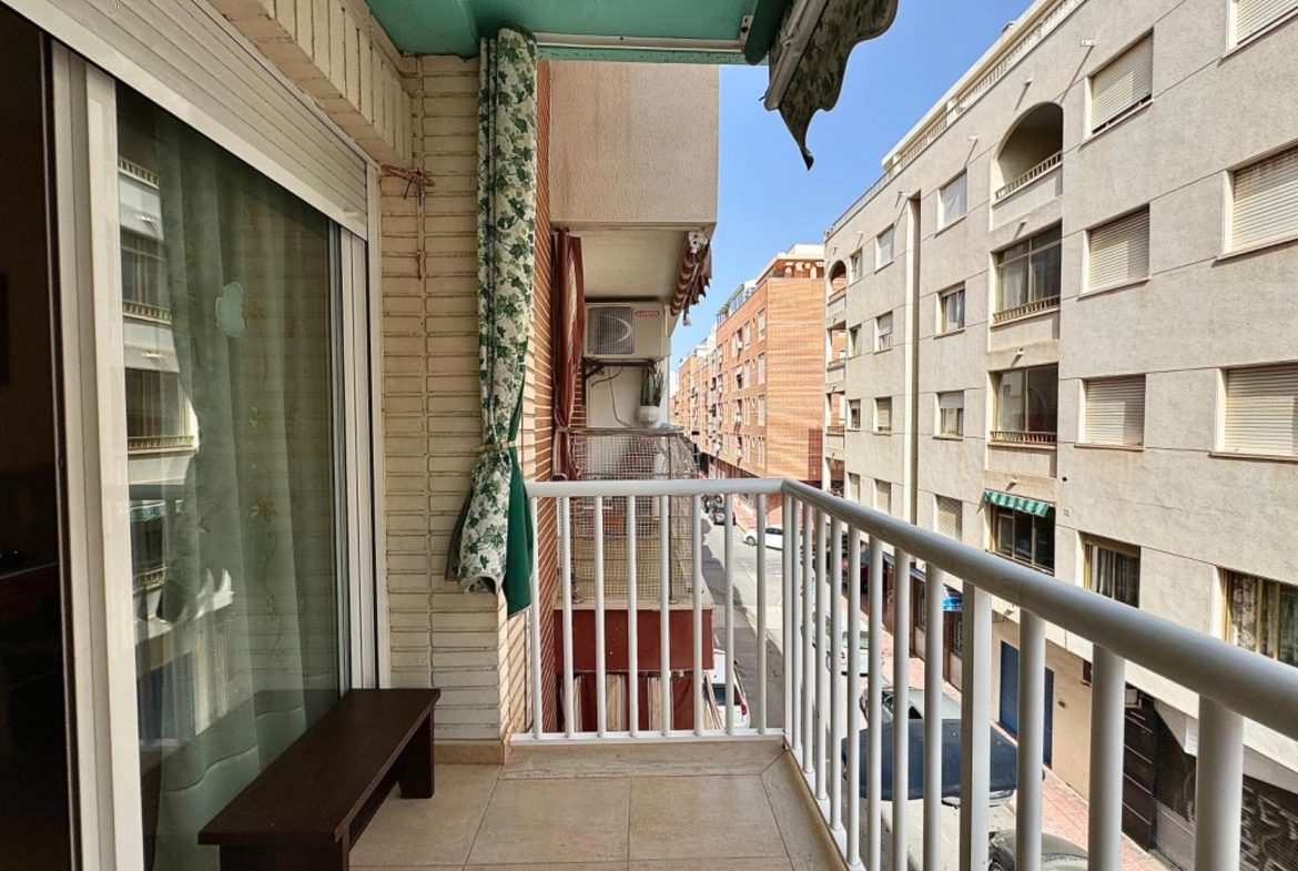 Oportunidad! Amplio y luminoso apartamento con terraza (Sur)  a 300 metros de la playa del cura