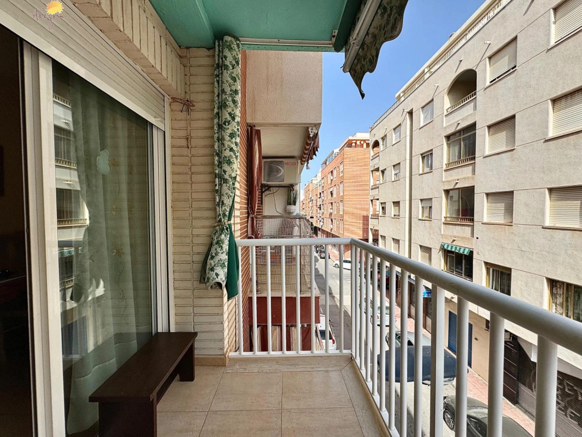 Oportunidad! Amplio y luminoso apartamento con terraza (Sur)  a 300 metros de la playa del cura