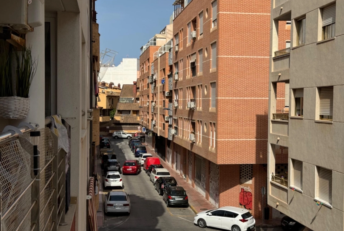 Oportunidad! Amplio y luminoso apartamento con terraza (Sur)  a 300 metros de la playa del cura
