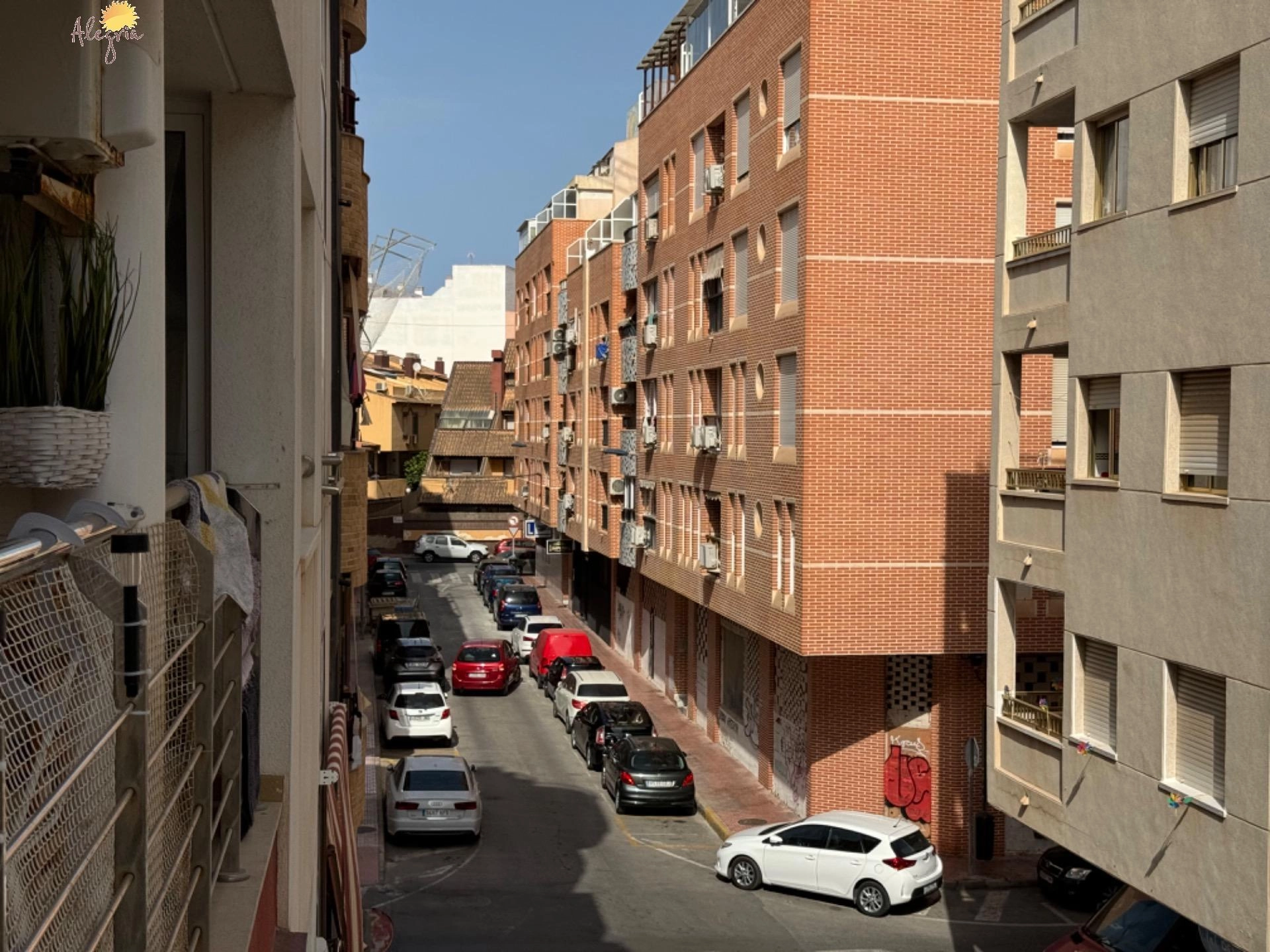 Oportunidad! Amplio y luminoso apartamento con terraza (Sur)  a 300 metros de la playa del cura