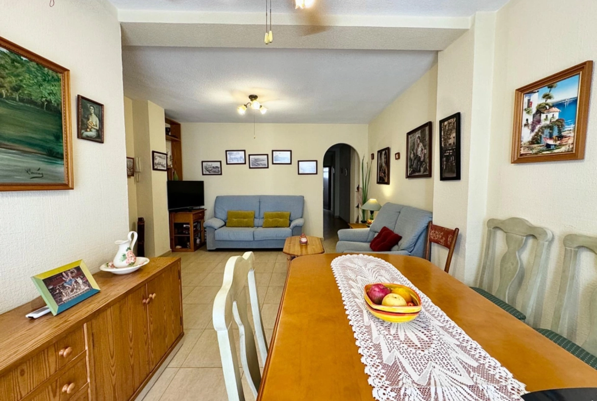 Oportunidad! Amplio y luminoso apartamento con terraza (Sur)  a 300 metros de la playa del cura