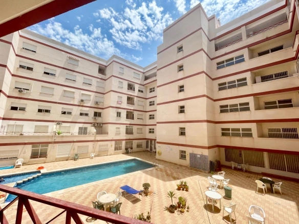 MAGNIFICO APARTAMENTO DE 2 HABITACIONES CON VISTAS PANORÁMICAS Y PISCINA EN ZONA NACIONES!!