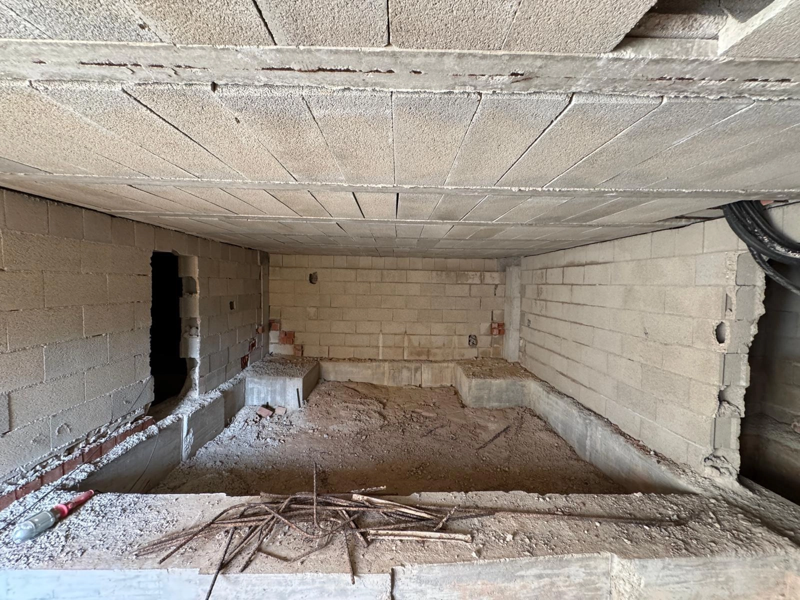 VILLA DE OBRA NUEVA CON 430 M2 DE PARCELA. 117 M2 DE CASA. 3 DORM. 2 BAÑOS. PISCINA. SOLARIUM.