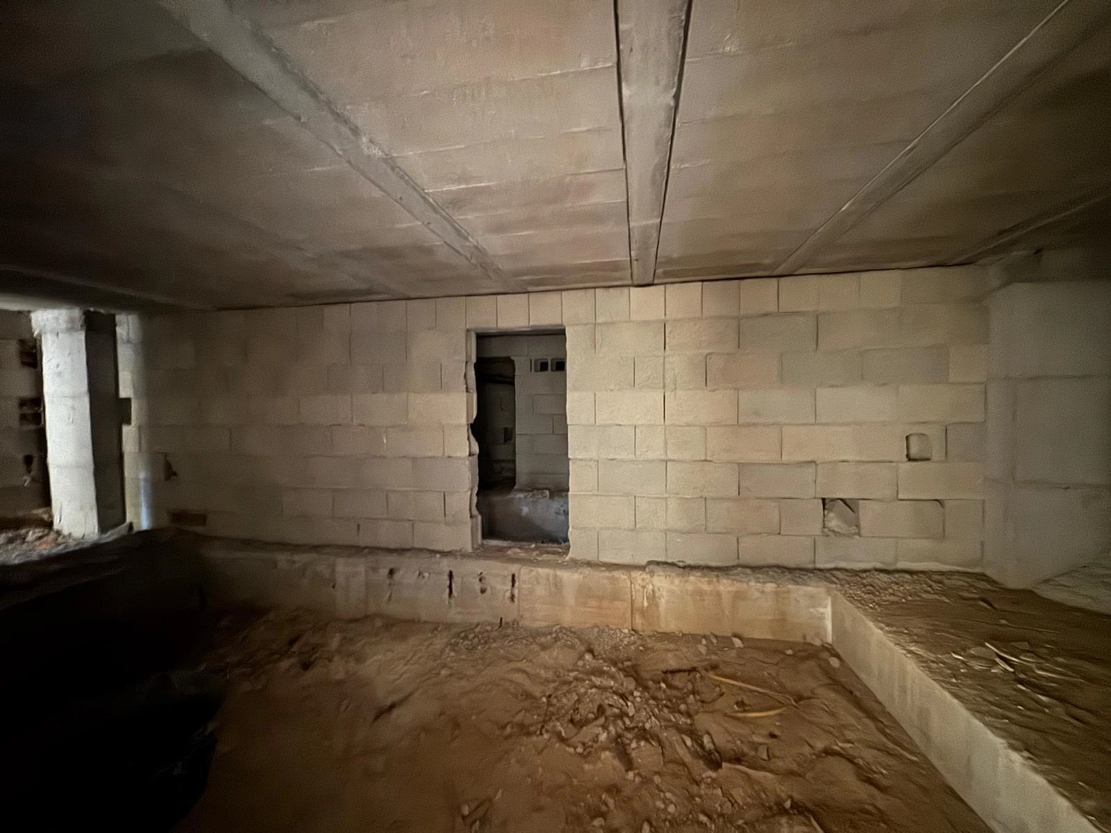 VILLA DE OBRA NUEVA CON 430 M2 DE PARCELA. 117 M2 DE CASA. 3 DORM. 2 BAÑOS. PISCINA. SOLARIUM.