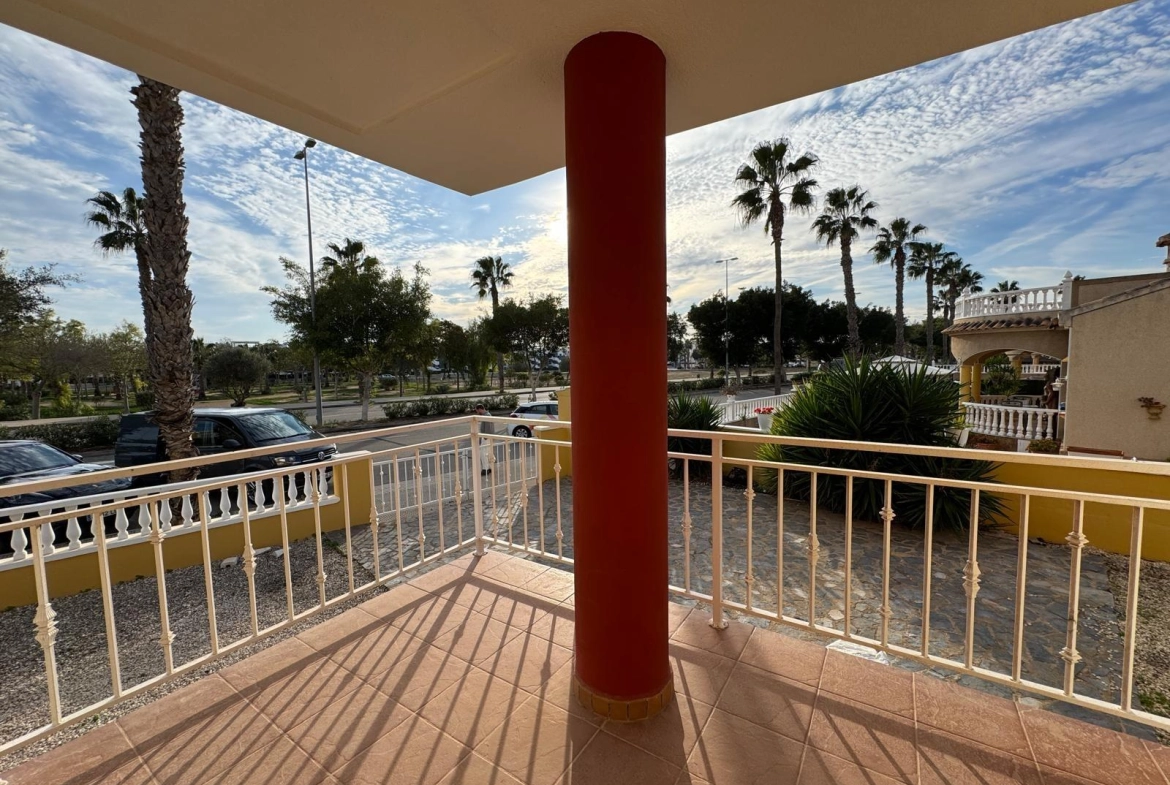 VILLA DE OBRA NUEVA CON 430 M2 DE PARCELA. 117 M2 DE CASA. 3 DORM. 2 BAÑOS. PISCINA. SOLARIUM.
