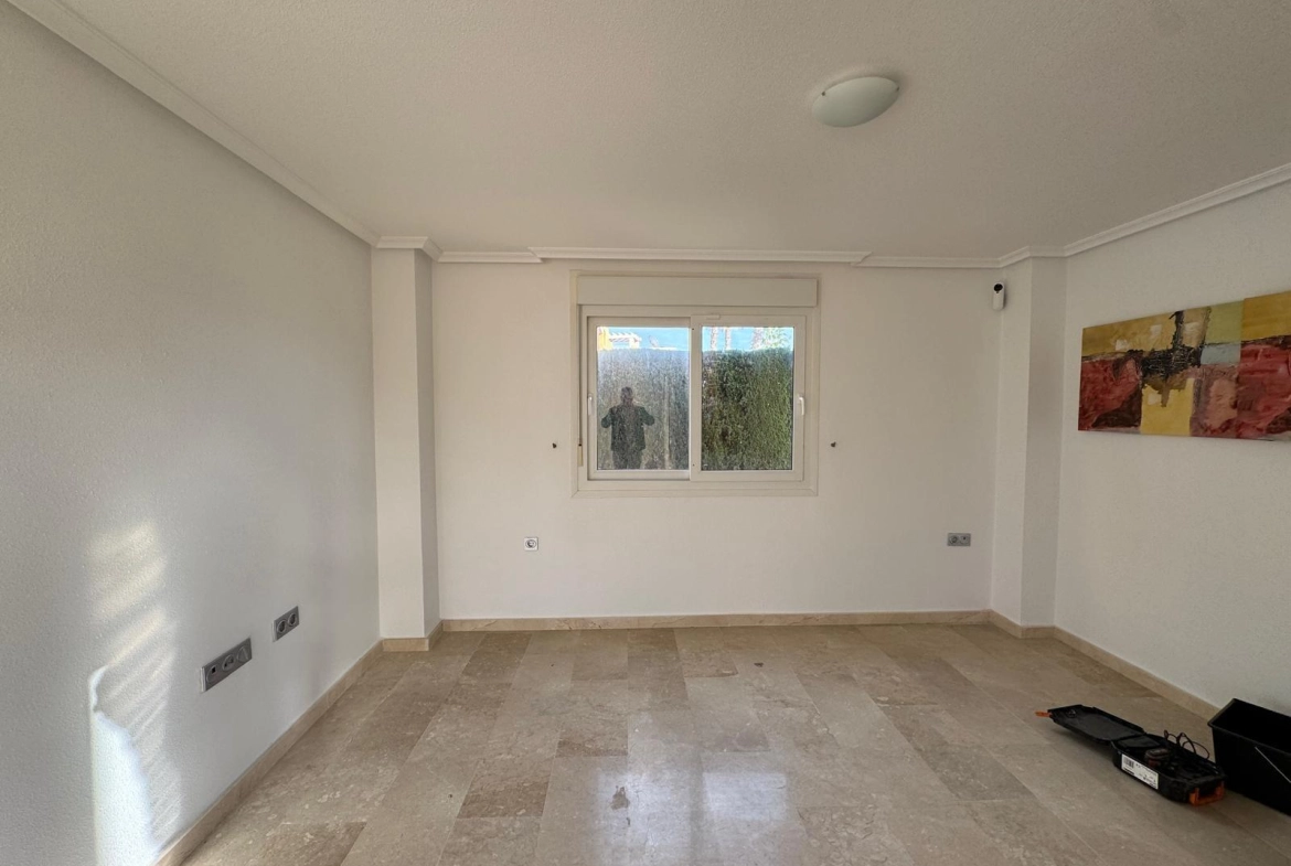 VILLA DE OBRA NUEVA CON 430 M2 DE PARCELA. 117 M2 DE CASA. 3 DORM. 2 BAÑOS. PISCINA. SOLARIUM.