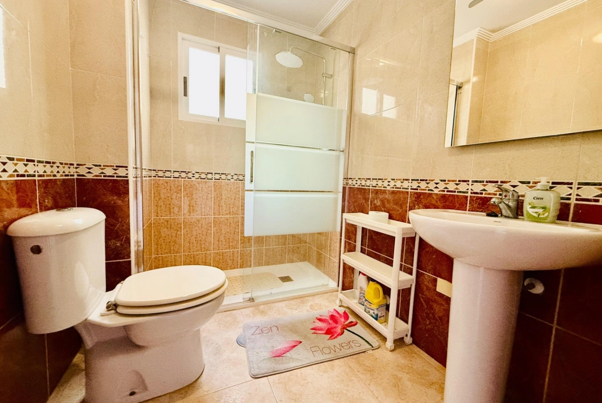 MAGNIFICO APARTAMENTO DE 2 HABITACIONES CON VISTAS PANORÁMICAS Y PISCINA EN ZONA NACIONES!!