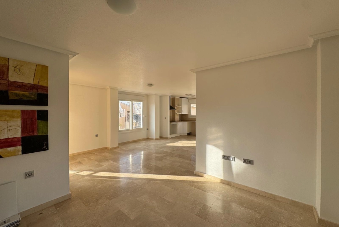 VILLA DE OBRA NUEVA CON 430 M2 DE PARCELA. 117 M2 DE CASA. 3 DORM. 2 BAÑOS. PISCINA. SOLARIUM.