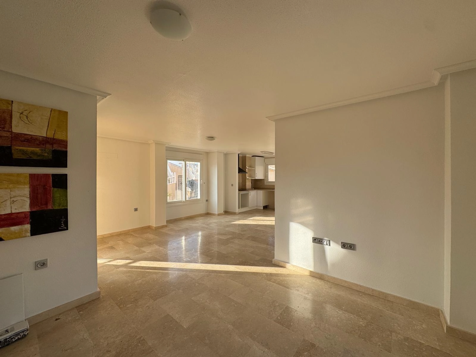 VILLA DE OBRA NUEVA CON 430 M2 DE PARCELA. 117 M2 DE CASA. 3 DORM. 2 BAÑOS. PISCINA. SOLARIUM.