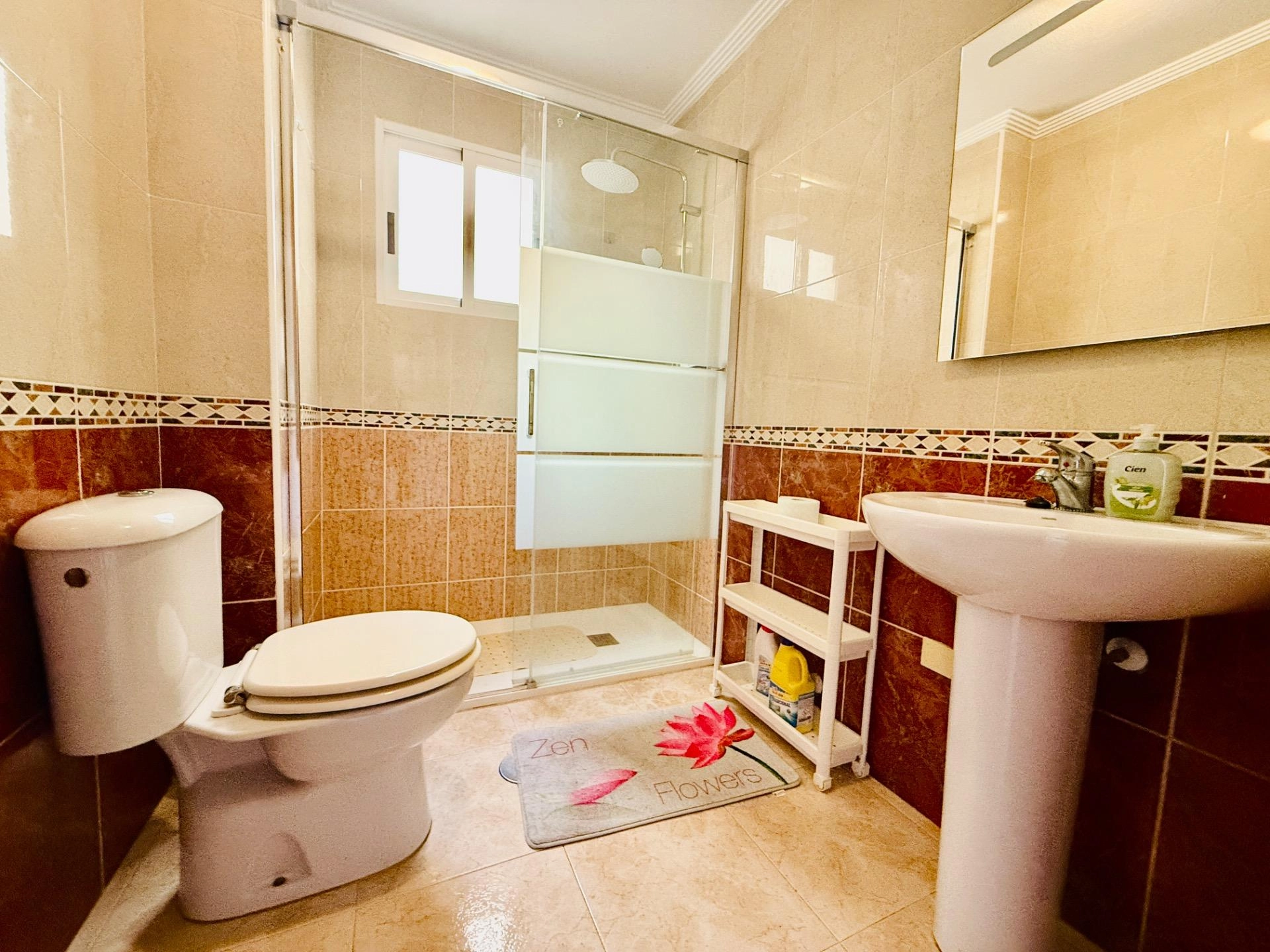 MAGNIFICO APARTAMENTO DE 2 HABITACIONES CON VISTAS PANORÁMICAS Y PISCINA EN ZONA NACIONES!!