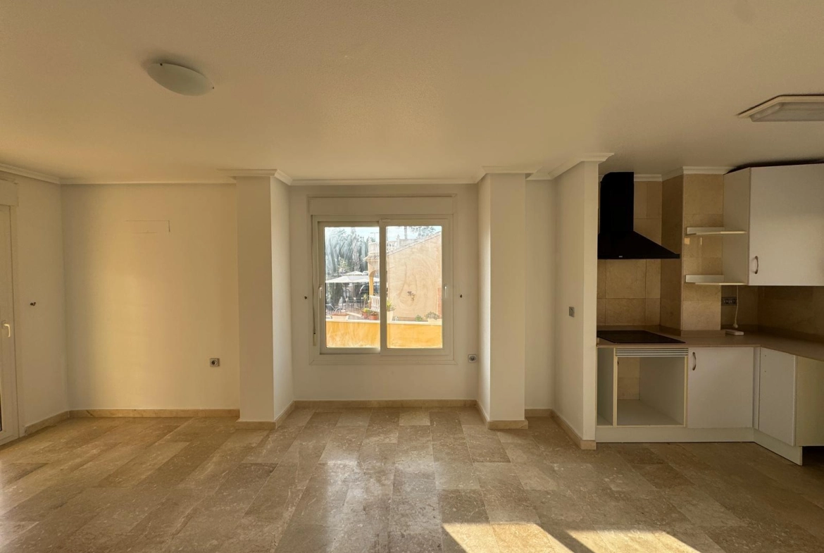 VILLA DE OBRA NUEVA CON 430 M2 DE PARCELA. 117 M2 DE CASA. 3 DORM. 2 BAÑOS. PISCINA. SOLARIUM.