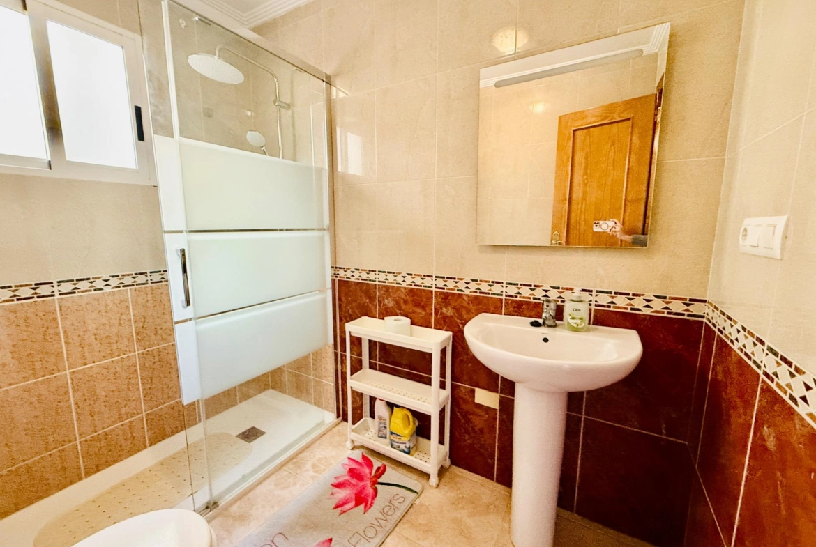 MAGNIFICO APARTAMENTO DE 2 HABITACIONES CON VISTAS PANORÁMICAS Y PISCINA EN ZONA NACIONES!!