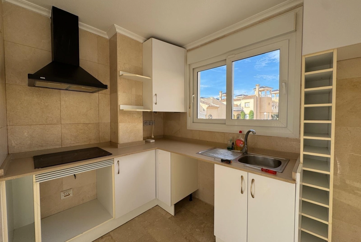 VILLA DE OBRA NUEVA CON 430 M2 DE PARCELA. 117 M2 DE CASA. 3 DORM. 2 BAÑOS. PISCINA. SOLARIUM.