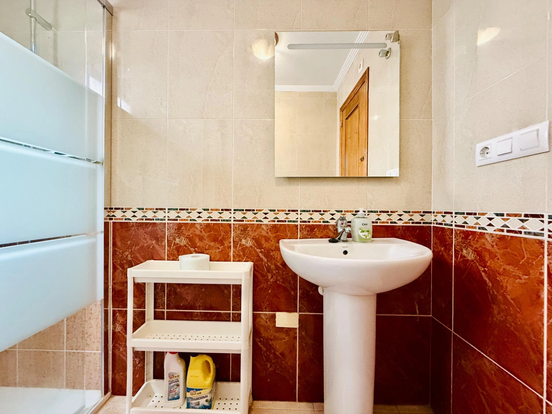MAGNIFICO APARTAMENTO DE 2 HABITACIONES CON VISTAS PANORÁMICAS Y PISCINA EN ZONA NACIONES!!