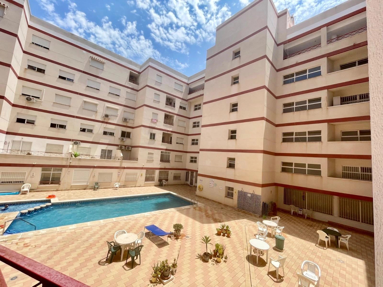 MAGNIFICO APARTAMENTO DE 2 HABITACIONES CON VISTAS PANORÁMICAS Y PISCINA EN ZONA NACIONES!!
