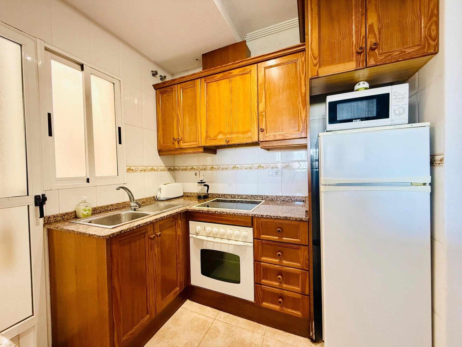 MAGNIFICO APARTAMENTO DE 2 HABITACIONES CON VISTAS PANORÁMICAS Y PISCINA EN ZONA NACIONES!!