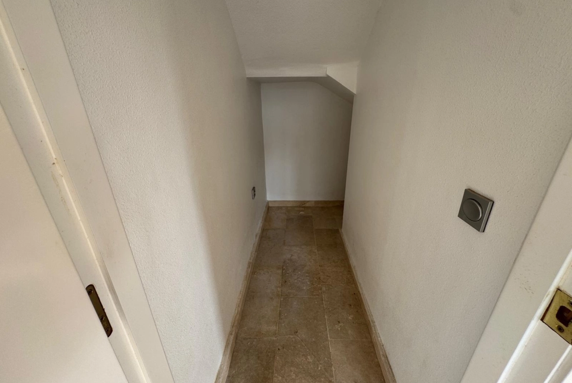 VILLA DE OBRA NUEVA CON 430 M2 DE PARCELA. 117 M2 DE CASA. 3 DORM. 2 BAÑOS. PISCINA. SOLARIUM.