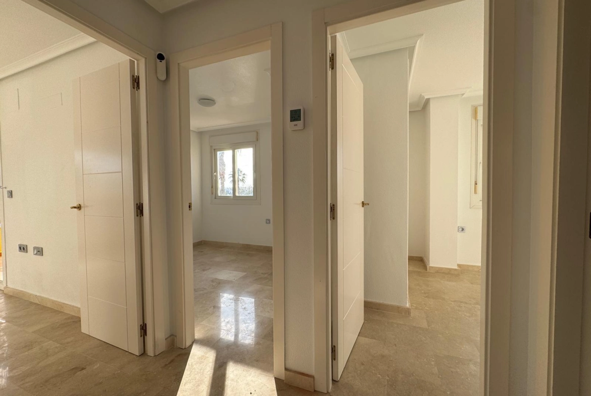 VILLA DE OBRA NUEVA CON 430 M2 DE PARCELA. 117 M2 DE CASA. 3 DORM. 2 BAÑOS. PISCINA. SOLARIUM.