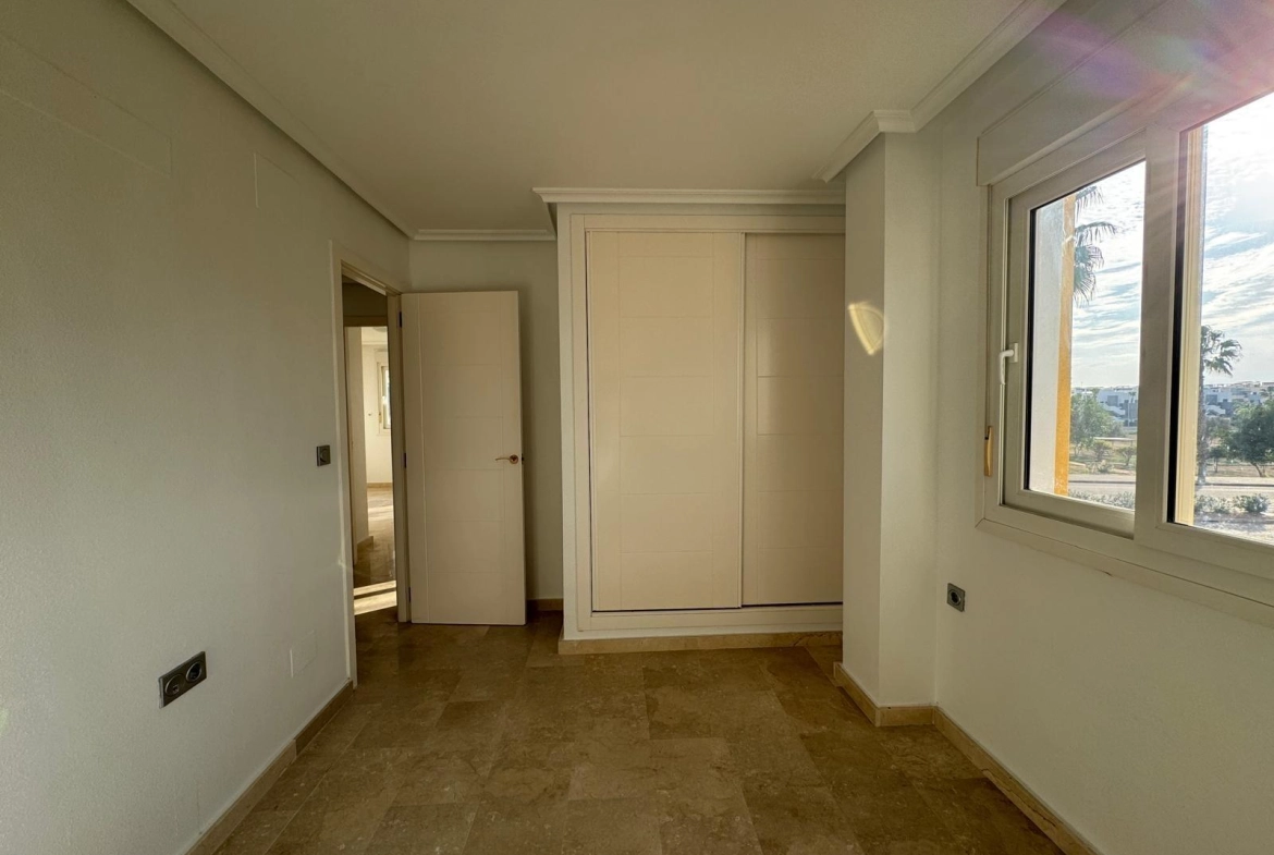 VILLA DE OBRA NUEVA CON 430 M2 DE PARCELA. 117 M2 DE CASA. 3 DORM. 2 BAÑOS. PISCINA. SOLARIUM.